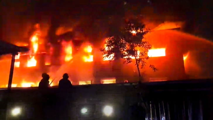https://salarnews.in/public/uploads/images/newsimages/maannewsimage07092025_215521_Mumbai fire .png